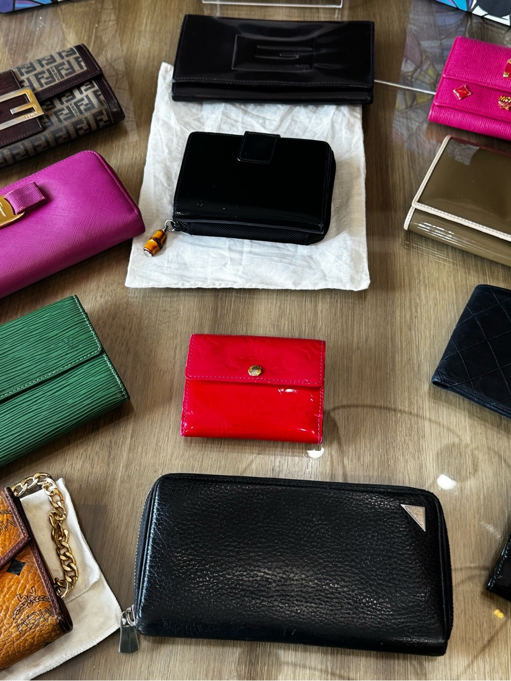🔥WALLET WEDNESDAY: Luxury Wallet Pulls🔥 - Picture 4 of 6
